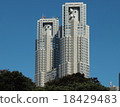 高聳的東京都政府 18429483
