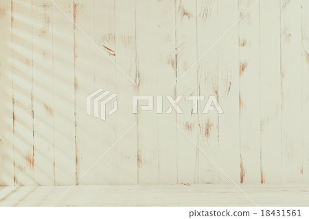 Venetian blinds sunlight 18431561