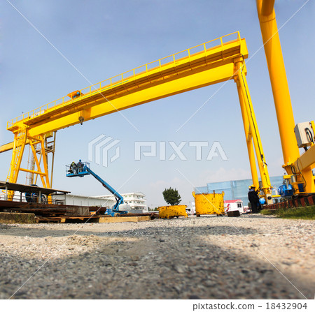 perspective cranes 18432904