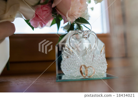 Close-up of a jewelry box with white gold rings Close-up of a jewelry box with white gold rings 18434021