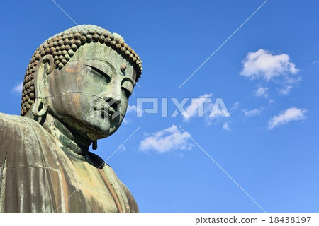 Kamakura Great Buddha and blue sky, white clouds 18438197