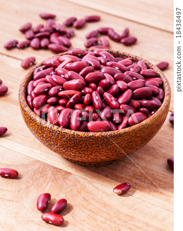 Close Up red kidney beans in wooden bowl Close Up red kidney beans in wooden bowl 18438497