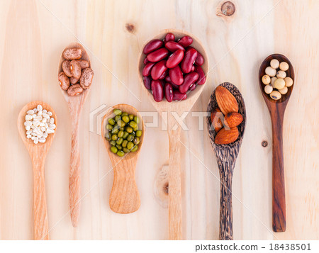 Assortment of beans and lentils in wooden spoon  18438501