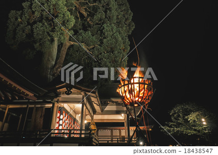 Noh play of late night 18438547