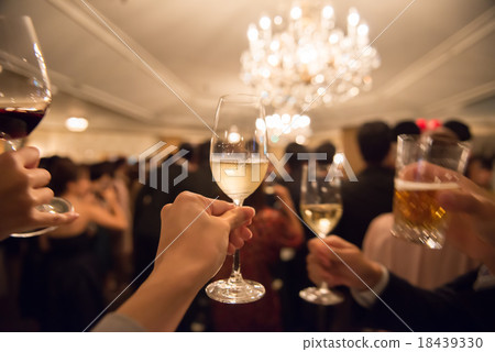 與派對敬酒 18439330