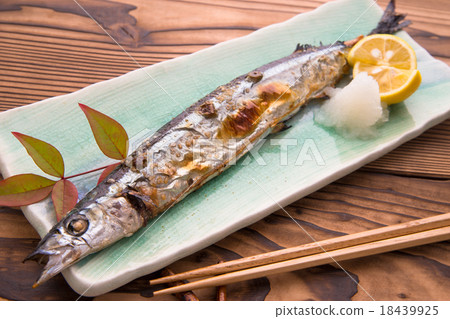 鹽烤秋刀魚 鹽烤秋刀魚 18439925