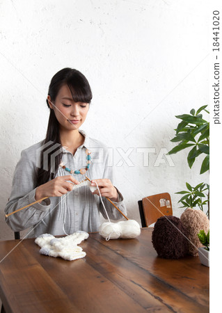 Life: a woman who handicrafts Life: a woman who handicrafts 18441020
