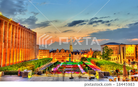 Mont des Arts in Brussels in the evening 18445983