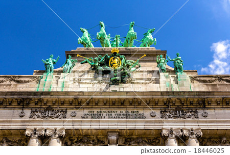Sculptures on Arcade du Cinquantenaire in Brussels 18446025