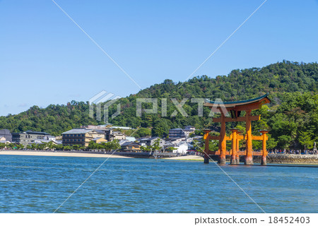Otorii of Miyajima in the morning Otorii of Miyajima in the morning 18452403