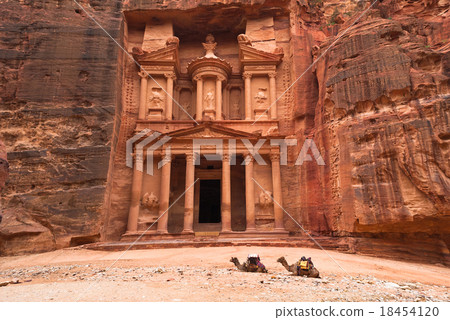 Al Khazneh or The Treasury at Petra, Jordan 18454120