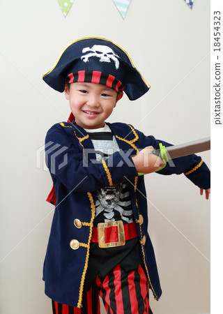 A boy who is disguised as a pirate 18454323