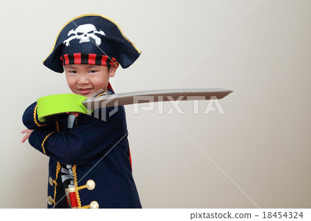 A boy who is disguised as a pirate 18454324