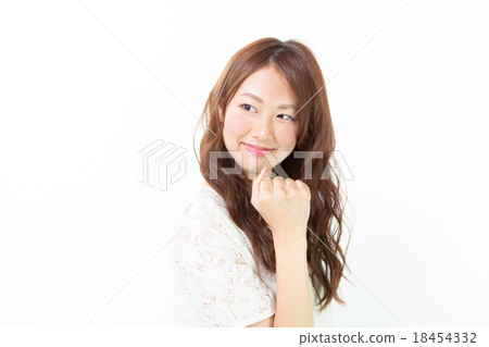 A woman looking at a guts pose 18454332