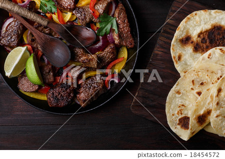 Beef fajitas 18454572