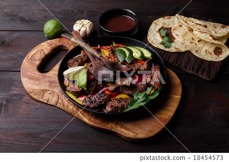 Beef fajitas 18454573