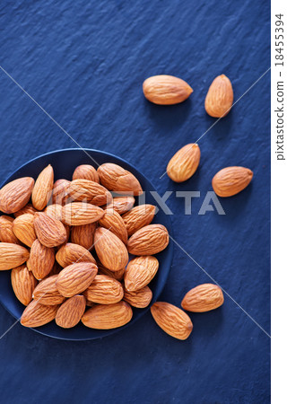 almond without shell 18455394