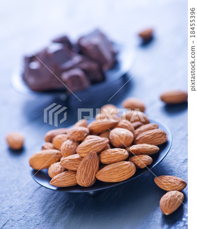 almond without shell 18455396
