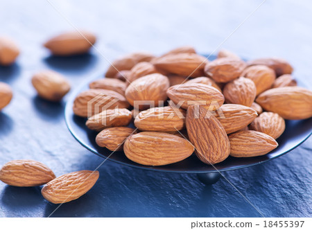 almond without shell 18455397