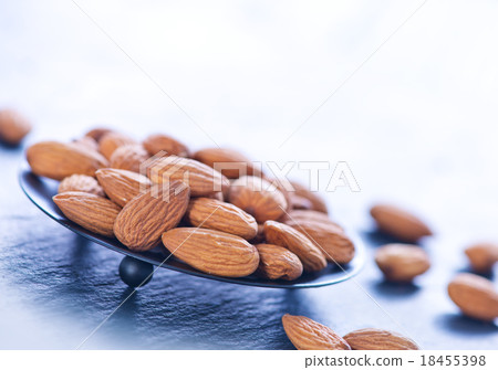 almond without shell 18455398
