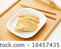 Pan-fried gyoza 18457435