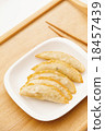 Pan-fried gyoza 18457439