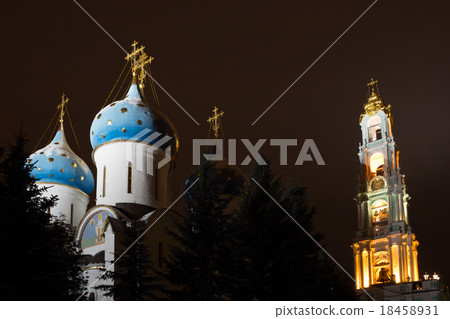 Night view of Assumption Cathedral and bell tower 18458931