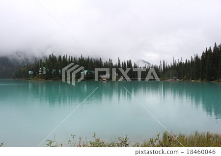 Emerald Lake of Canadian Rocky Yoho National Park 18460046