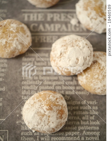 Snowball (high angle) Snowball (high angle) 18460589