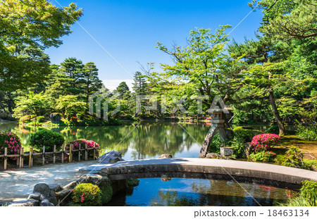 金澤Kenrokuen皇帝燈籠和Kasumigauri池塘 金澤Kenrokuen皇帝燈籠和Kasumigauri池塘 18463134