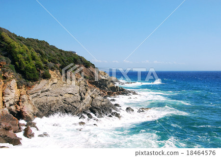 Rocky coastline on a nice sunny day 18464576