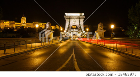 Chain bridge in Budapest 18465973