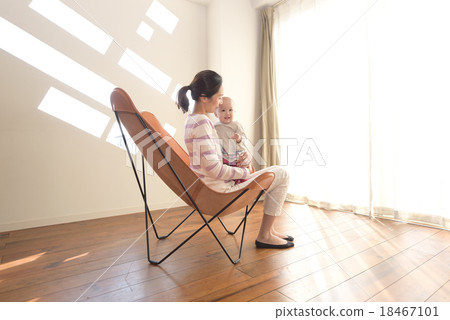 Mother and child 18467101