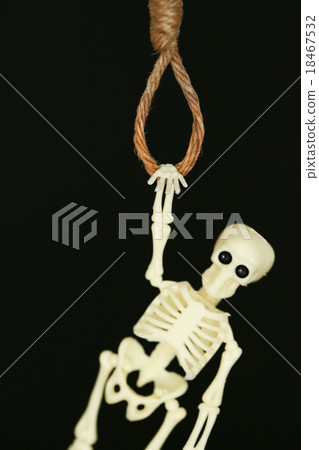 bankrupt concept, rope noose with hangman's knot  18467532