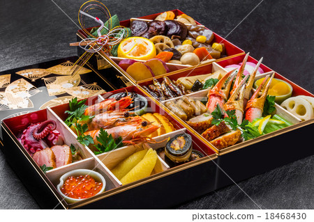 典型的新年菜日本料理新年菜(OSECHI) 典型的新年菜日本料理新年菜(OSECHI) 18468430