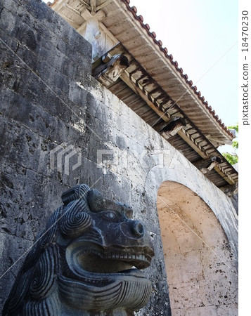 Shisa of a joyous gate Shisa of a joyous gate 18470230