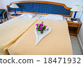 Honey moon bed with towel heart shaped on bed 18471932