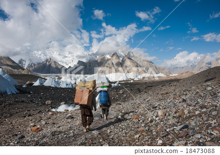 Porter carrying heavy loads in Karakoram, Pakistan 18473088