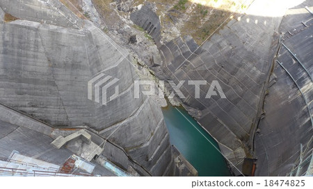 I look down from the Kurobe Dam Pier I look down from the Kurobe Dam Pier 18474825