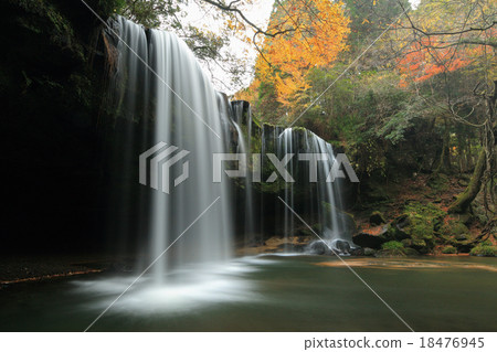 Autumn's Nabegataki Park ② 18476945