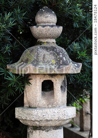Kamo Itami Shrine's stone lantern -1 18478124