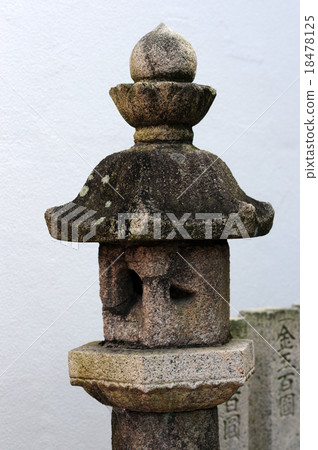Kamo Itami Shrine's stone lantern -2 18478125