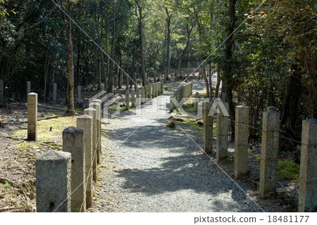 石塔的長廊 兵庫縣加古川市 日本岡山公園 照片素材 圖片 圖庫