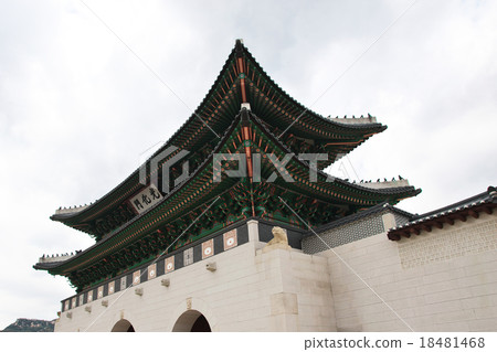 韓國Gwanghwamun的王宮的城堡門 18481468