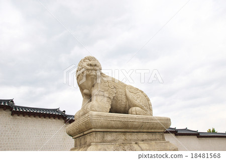 Coward gate of Korean royal palace Guardian dog of Gwanghwamun 18481568