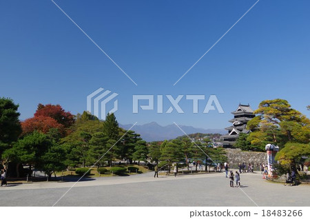 信州國寶松本城初秋景觀（黑門大門廣場入口） 18483266