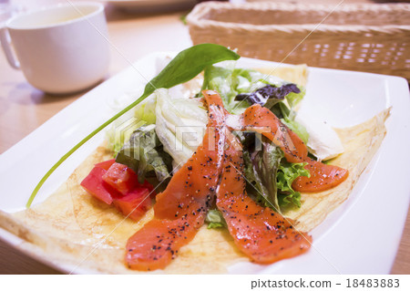 三文魚縐沙拉 18483883