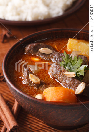 Thai massaman curry with beef and peanuts macro Thai massaman curry with beef and peanuts macro 18485014