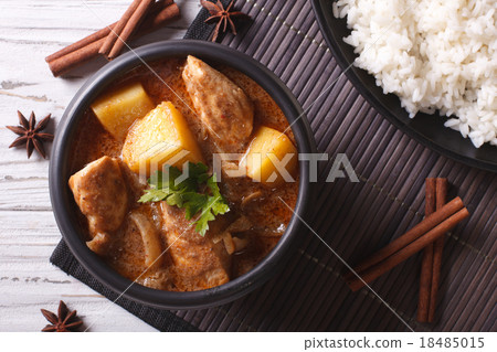 Thai massaman curry with chicken and rice closeup Thai massaman curry with chicken and rice closeup 18485015