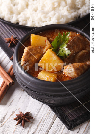 Traditional massaman curry with chicken and rice Traditional massaman curry with chicken and rice 18485016
